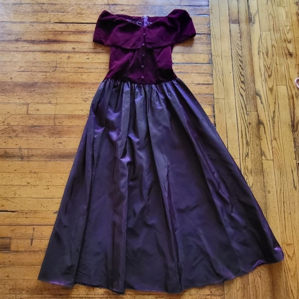 Alfred Angelo Vintage Off Shoulder Velvet Ball Gown Purple Size 13/14